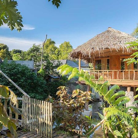 Onong'S Homestay & Cafe Tomohon Exterior photo