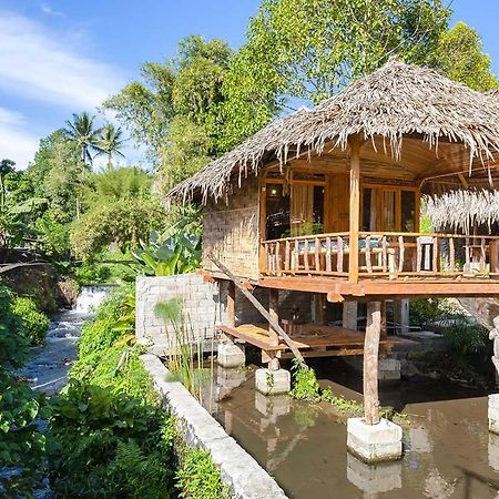 Onong'S Homestay & Cafe Tomohon Exterior photo