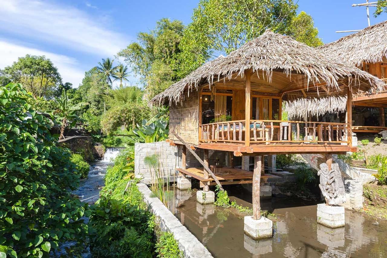 Onong'S Homestay & Cafe Tomohon Exterior photo