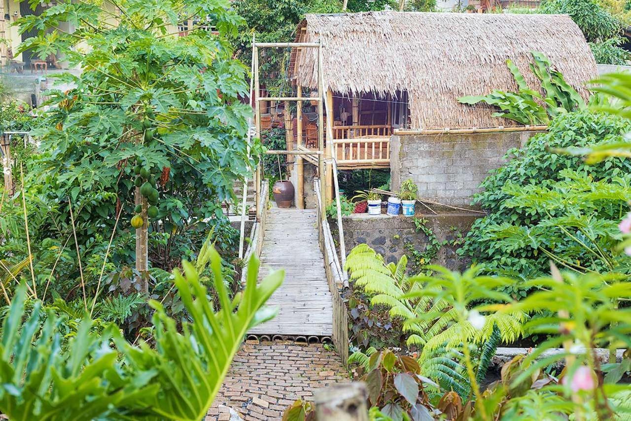 Onong'S Homestay & Cafe Tomohon Exterior photo
