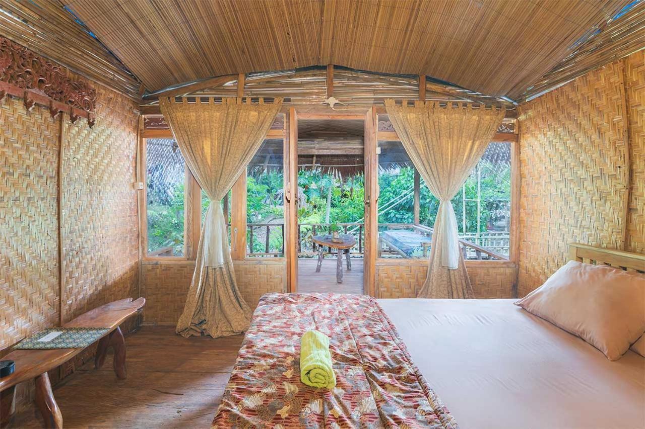 Onong'S Homestay & Cafe Tomohon Exterior photo